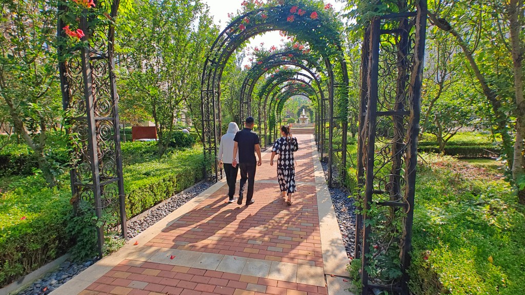 Early Days in China: From Breakfast Shops to Battery&nbsp;Trouble